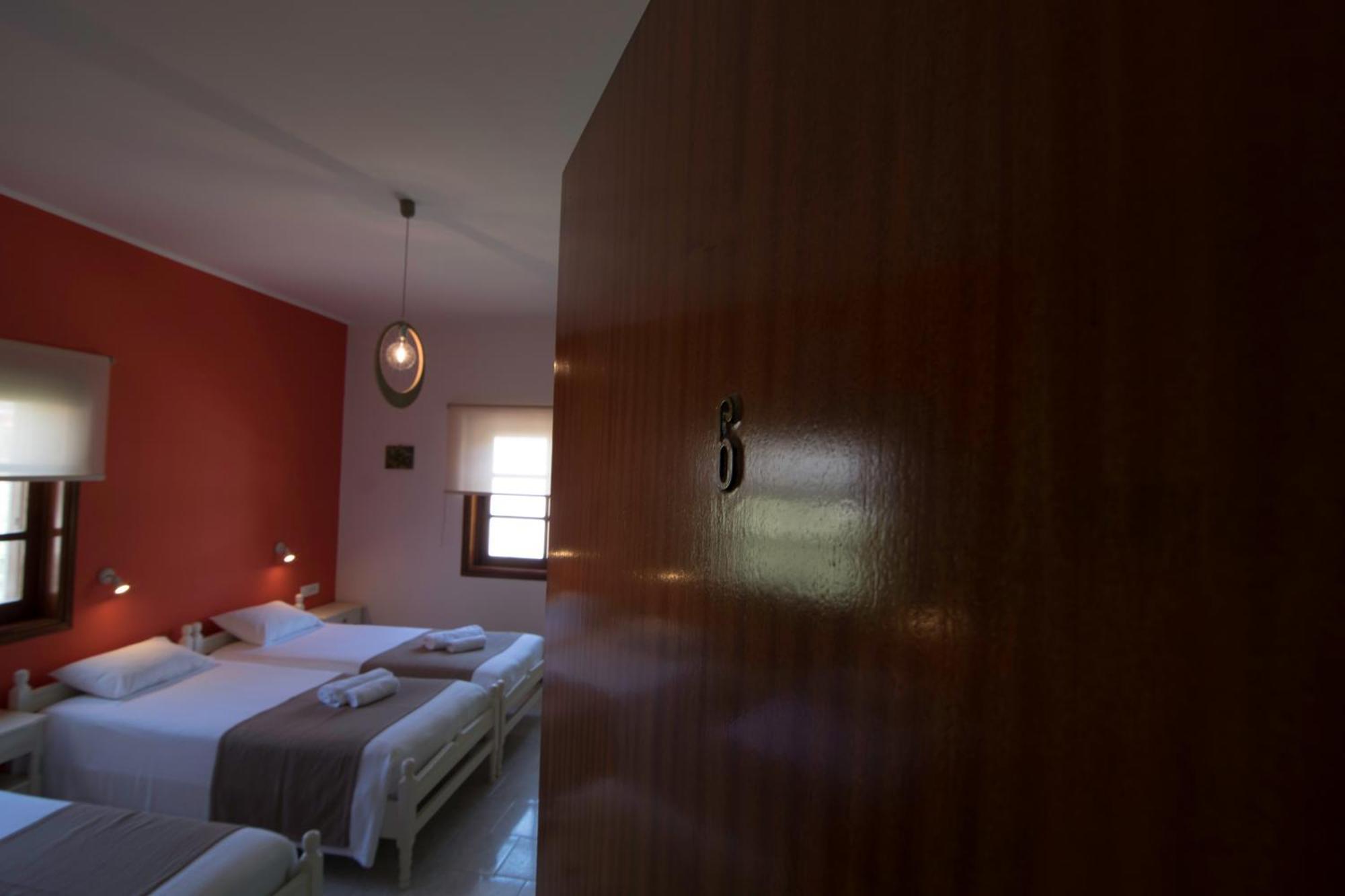 Niki Rooms Палиохора Стая снимка